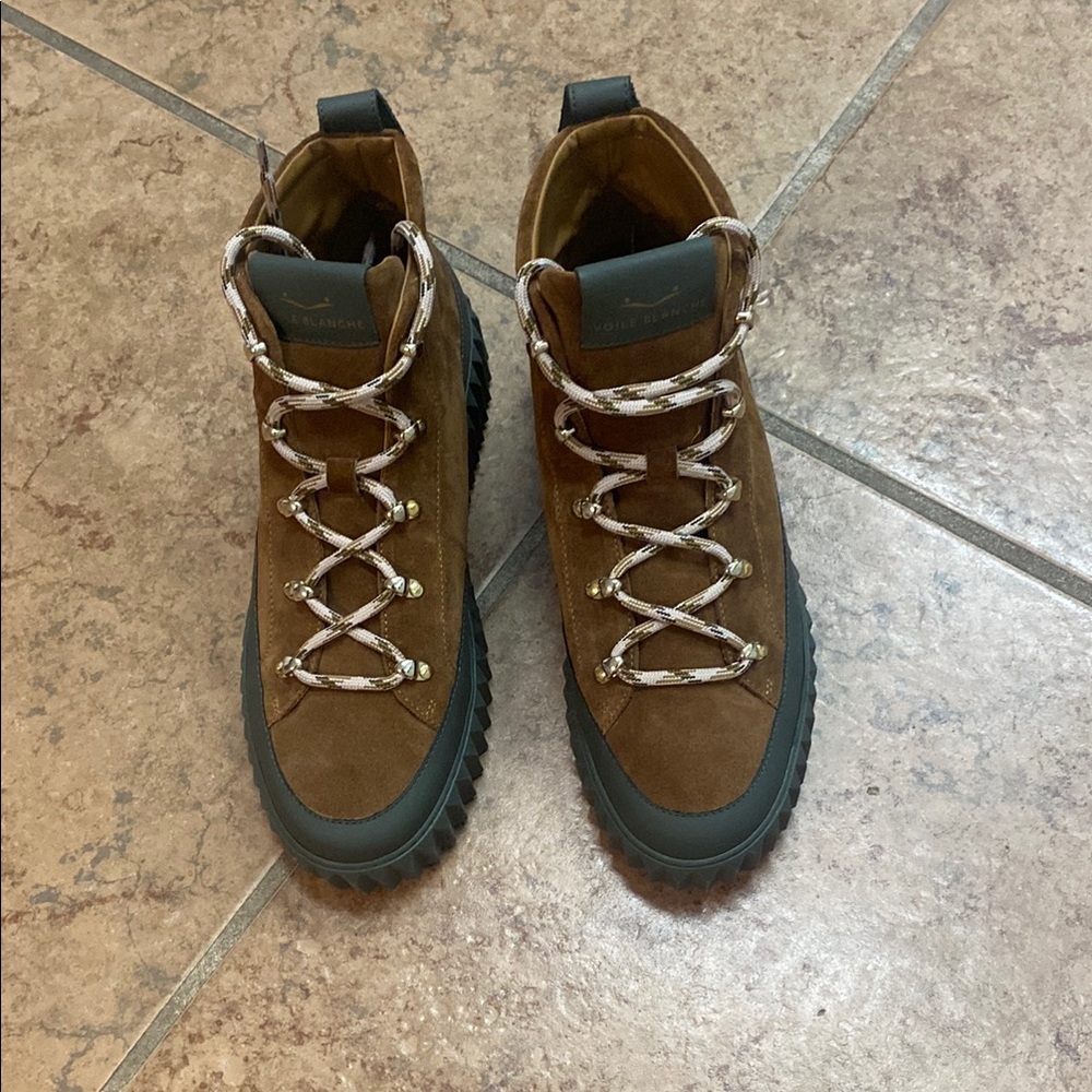 Voile Blanche Brown Boots with Rugged Sole and Ankle Height new